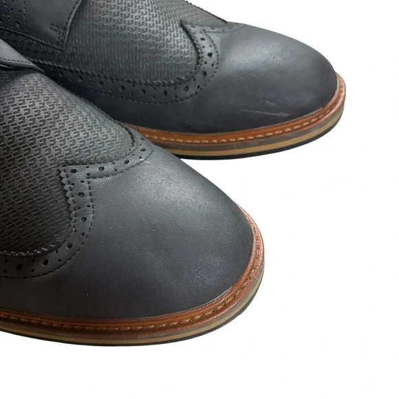R2 Men’s Stanley Wing Tip Style Dress Shoe - Picture 6 of 9